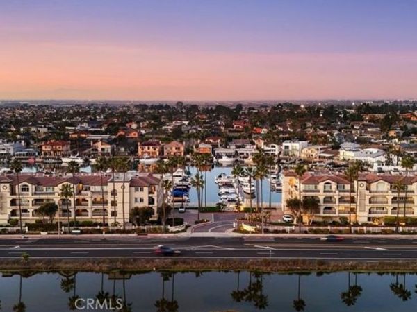 4167 Warner, Unit 301, Huntington Beach, CA 92649