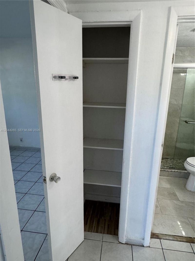 1765 Venice Ln, Unit 4E, North Miami, FL 33181 Photo