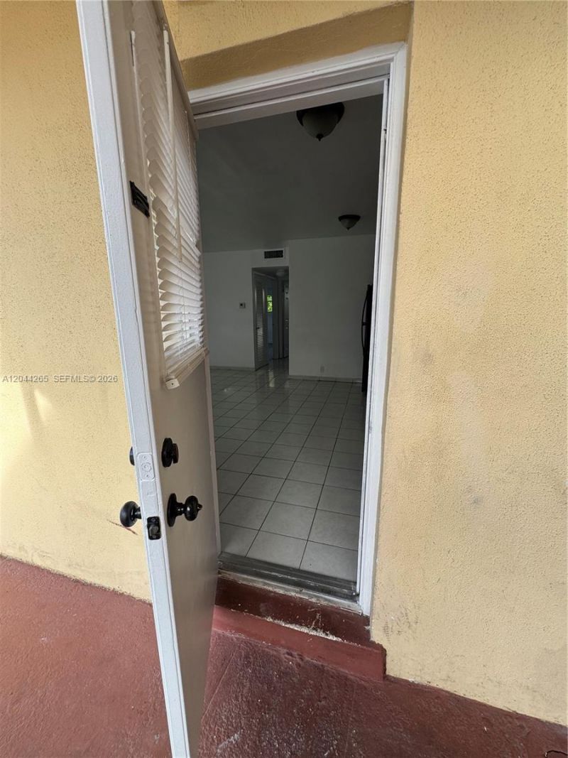 1765 Venice Ln, Unit 4E, North Miami, FL 33181 Photo