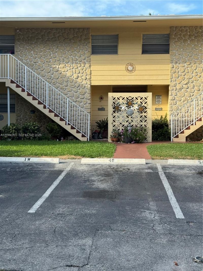 1765 Venice Ln, Unit 4E, North Miami, FL 33181 Photo