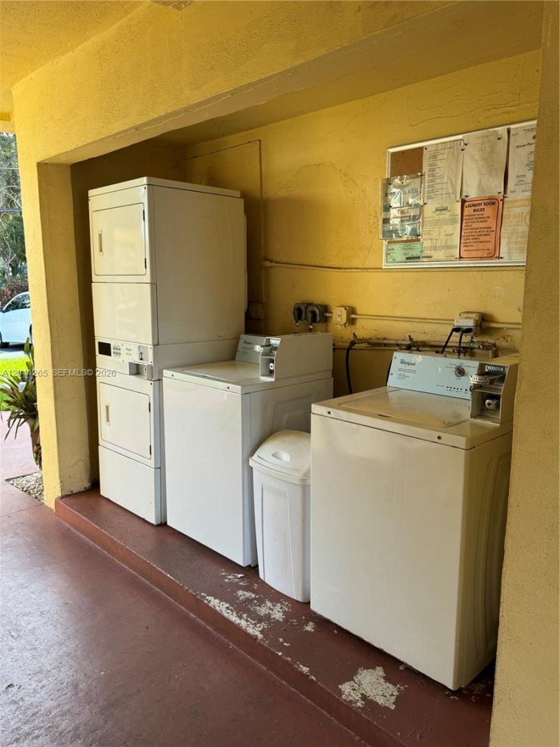 1765 Venice Ln, Unit 4E, North Miami, FL 33181 Photo