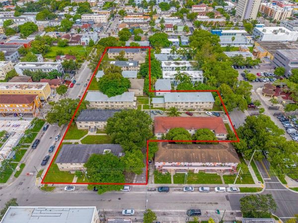 931 SW 3rd St , Miami, FL 33130