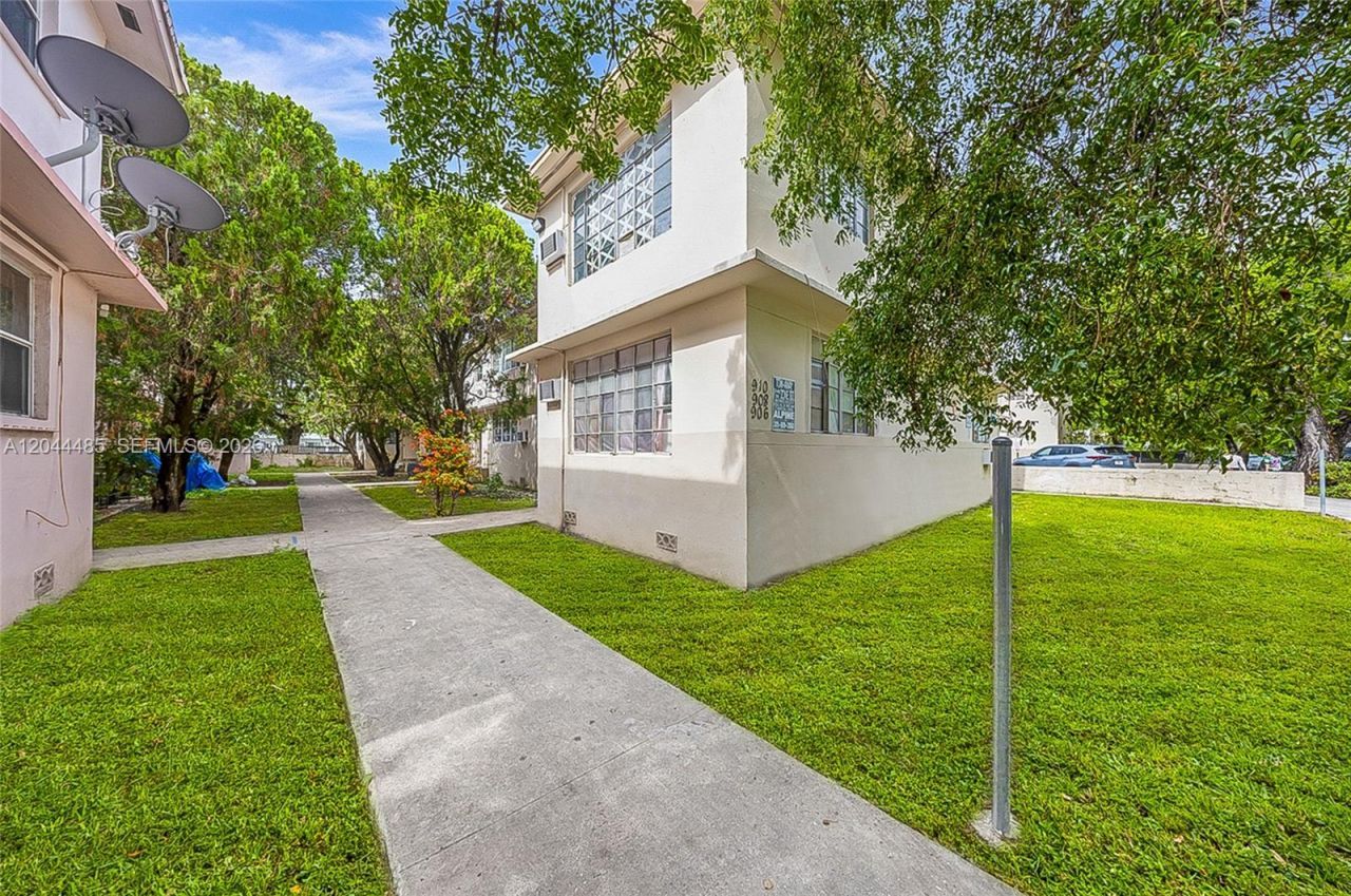 931 SW 3rd St , Miami, FL 33130 Photo