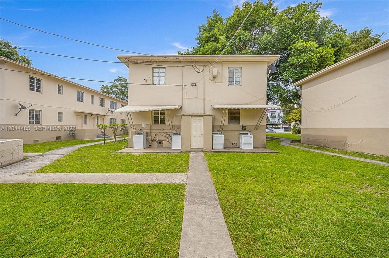 931 SW 3rd St , Miami, FL 33130 Photo