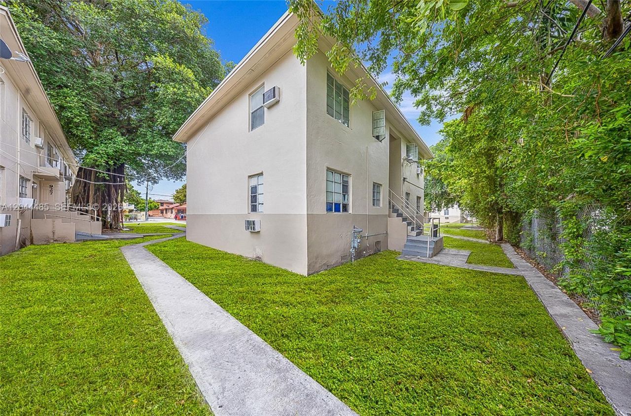 931 SW 3rd St , Miami, FL 33130 Photo