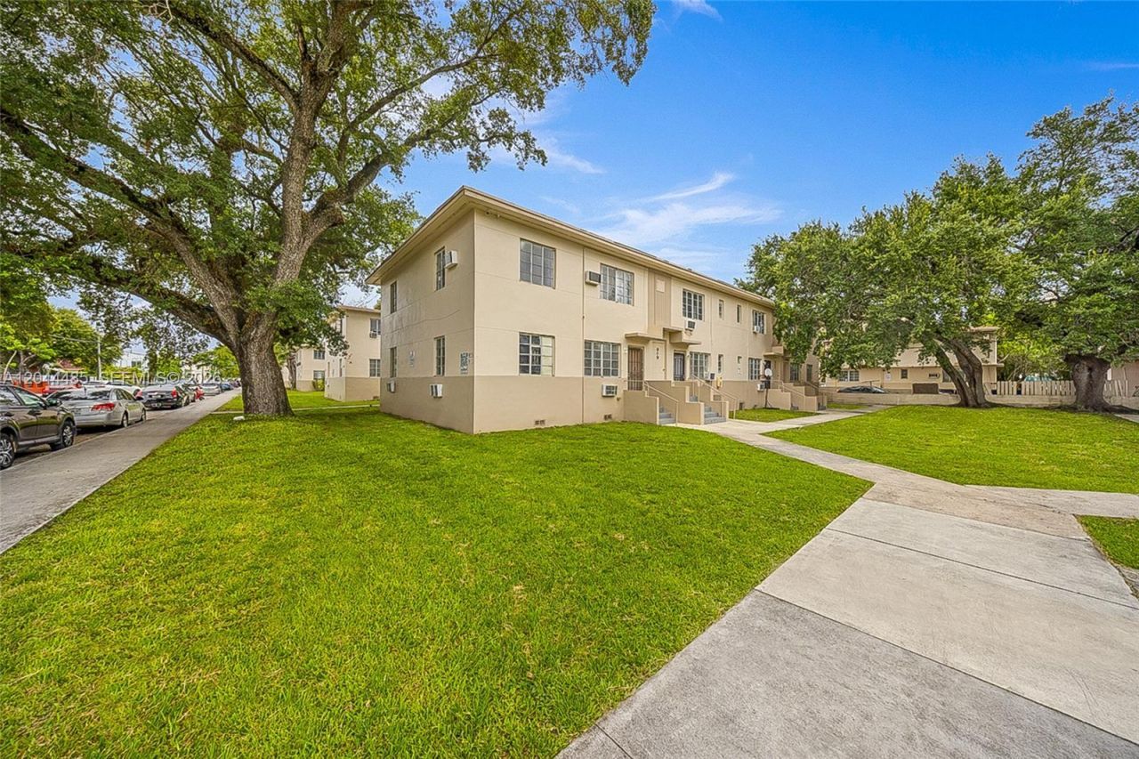 931 SW 3rd St , Miami, FL 33130 Photo