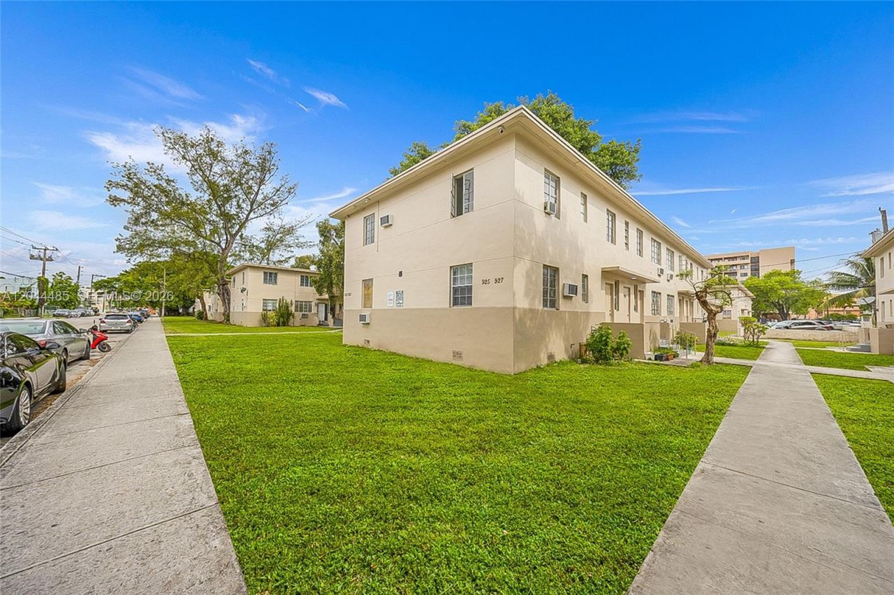 931 SW 3rd St , Miami, FL 33130 Photo
