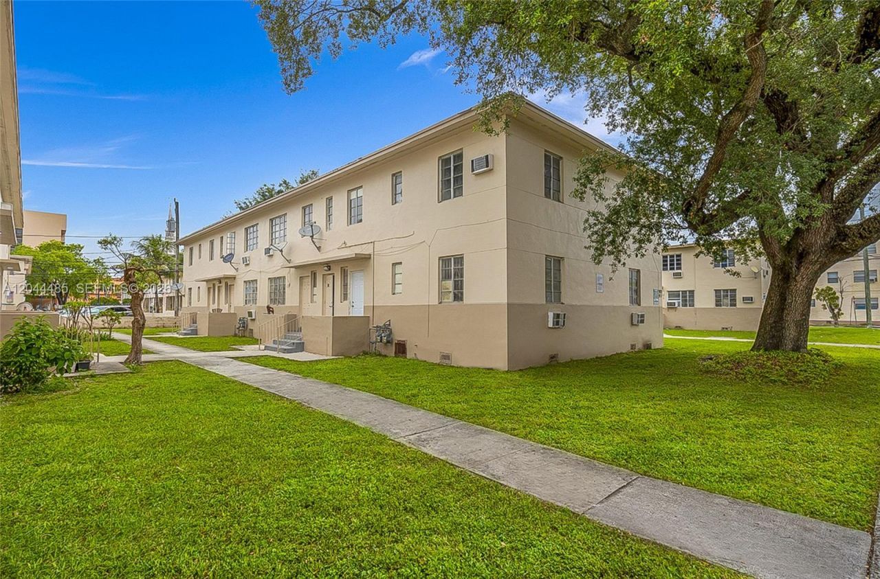 931 SW 3rd St , Miami, FL 33130 Photo