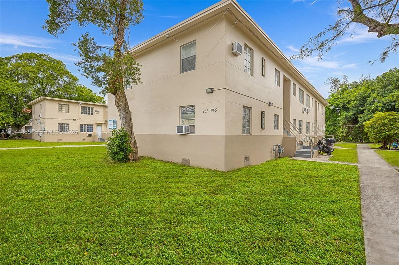 931 SW 3rd St , Miami, FL 33130 Photo
