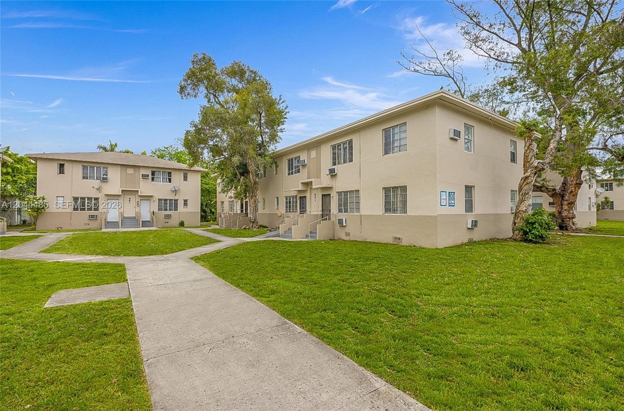 931 SW 3rd St , Miami, FL 33130 Photo