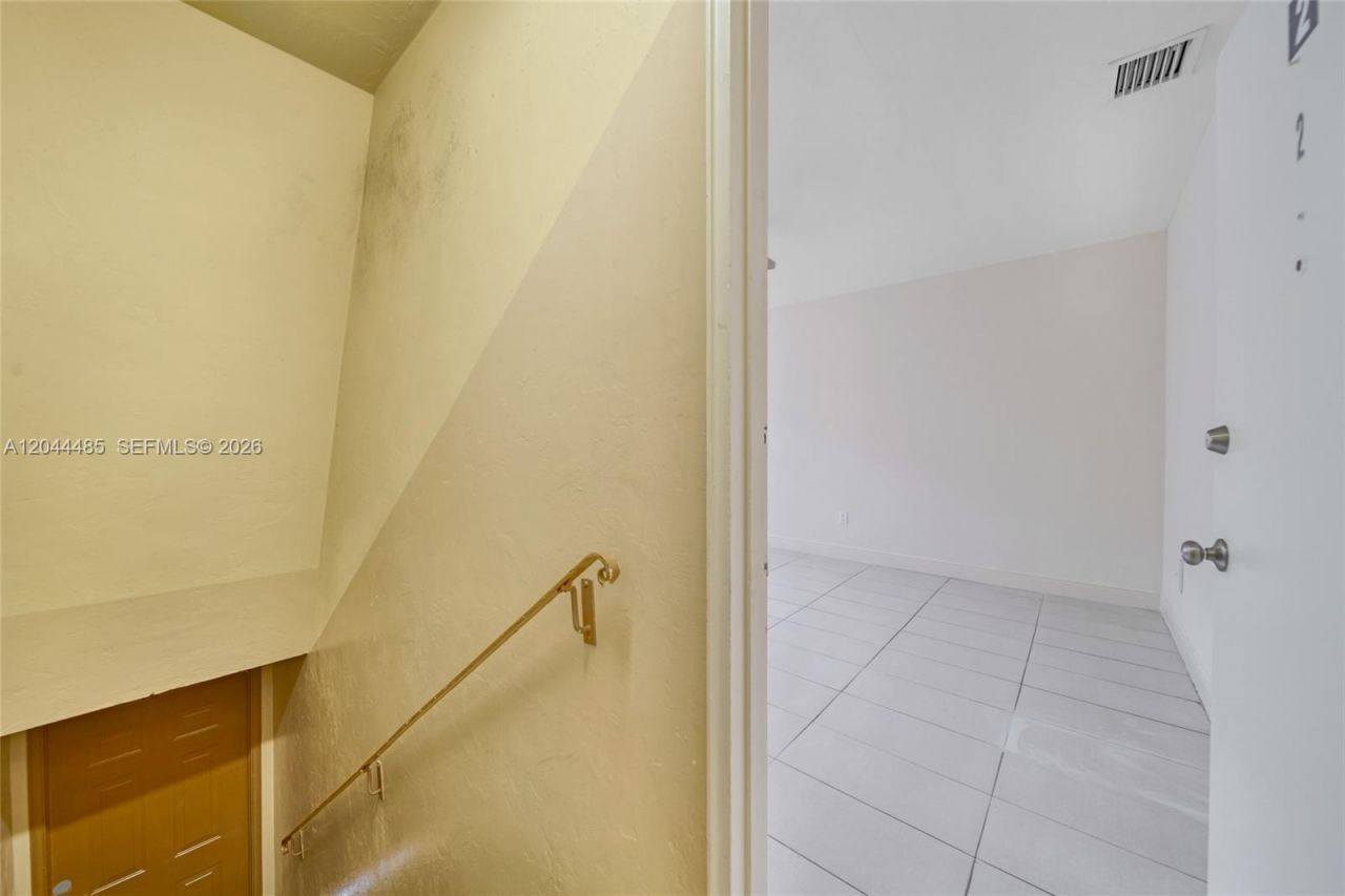 931 SW 3rd St , Miami, FL 33130 Photo