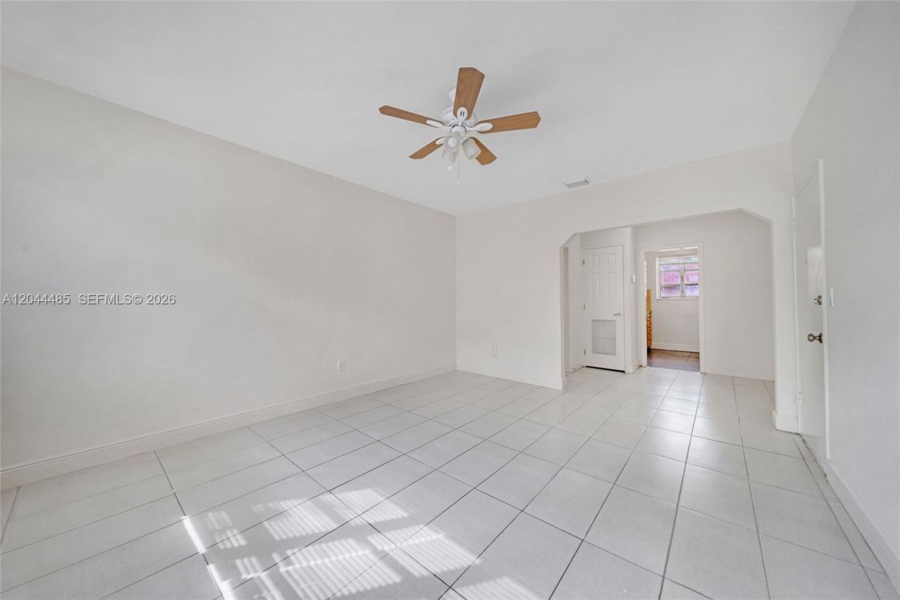 931 SW 3rd St , Miami, FL 33130 Photo