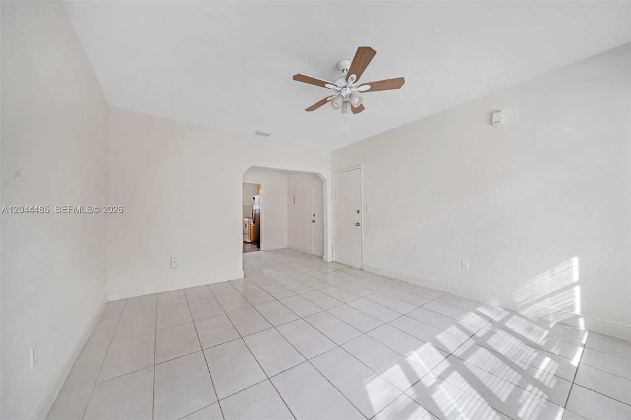 931 SW 3rd St , Miami, FL 33130 Photo