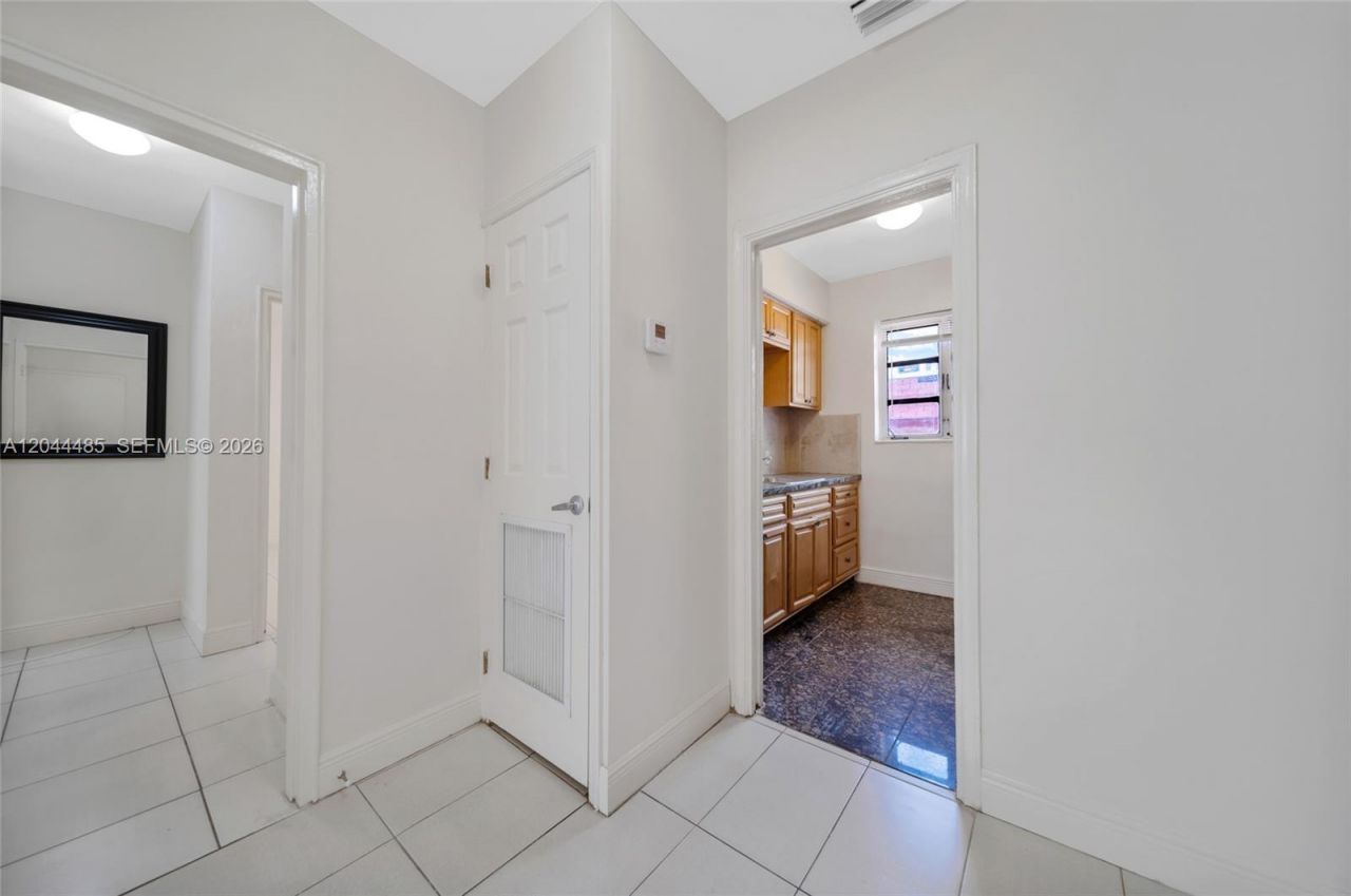 931 SW 3rd St , Miami, FL 33130 Photo