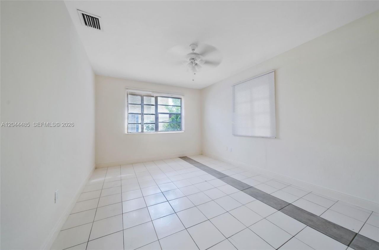 931 SW 3rd St , Miami, FL 33130 Photo