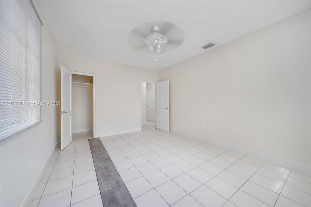 931 SW 3rd St , Miami, FL 33130 Photo