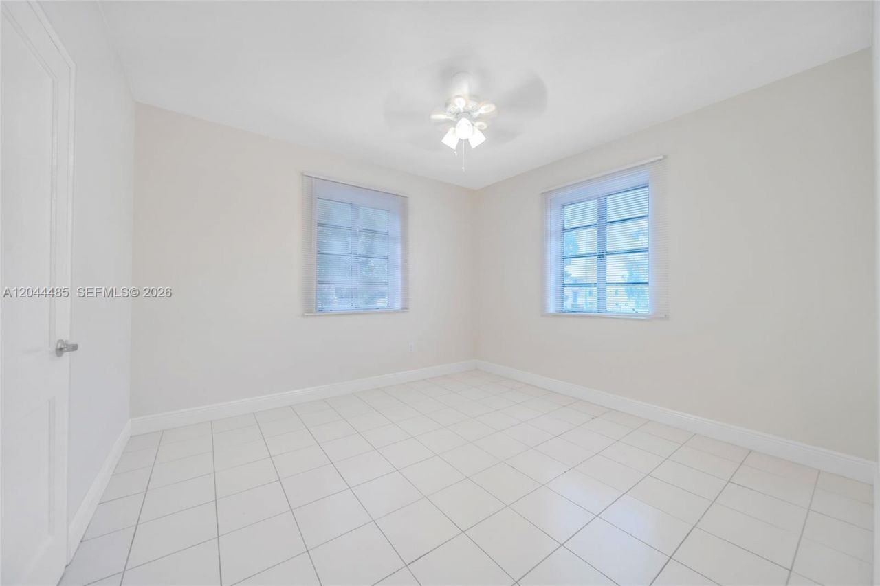931 SW 3rd St , Miami, FL 33130 Photo