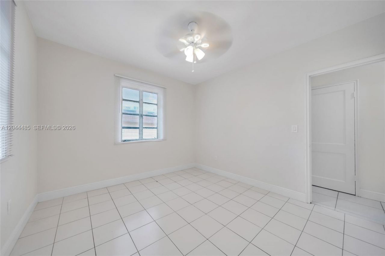 931 SW 3rd St , Miami, FL 33130 Photo