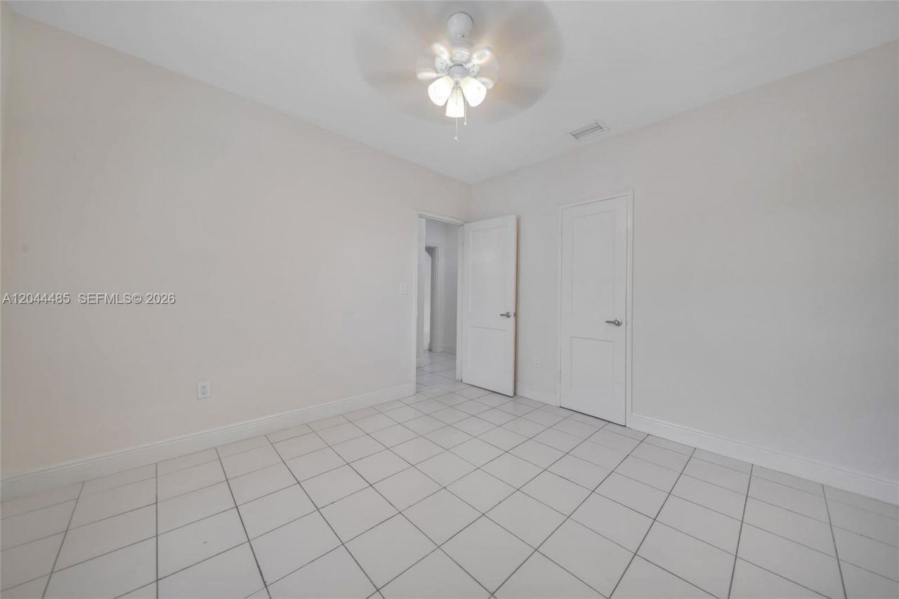 931 SW 3rd St , Miami, FL 33130 Photo