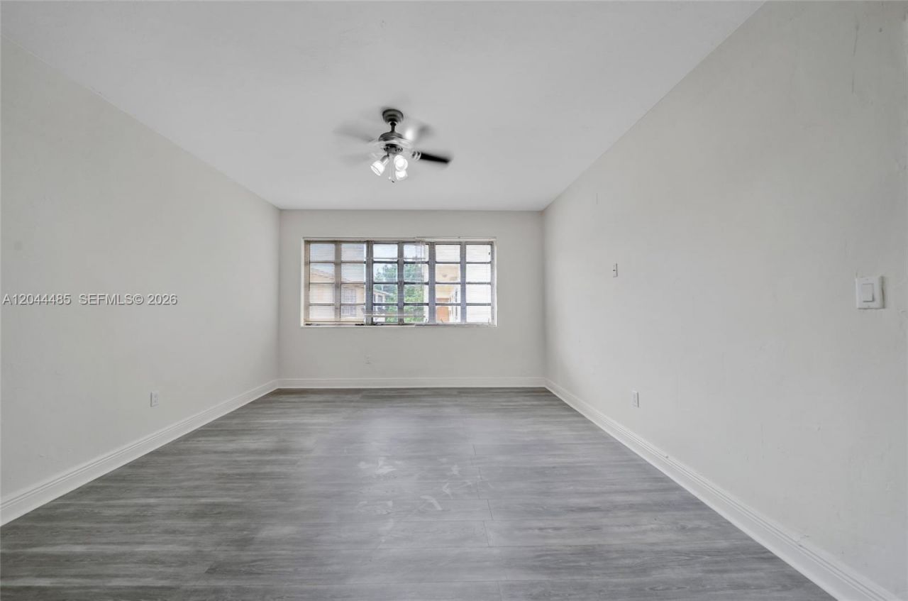 931 SW 3rd St , Miami, FL 33130 Photo