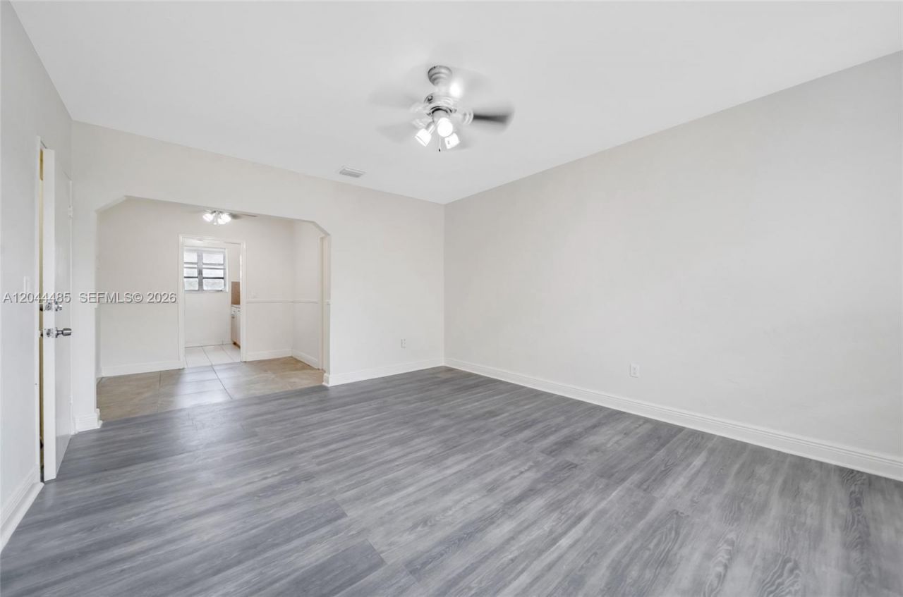 931 SW 3rd St , Miami, FL 33130 Photo