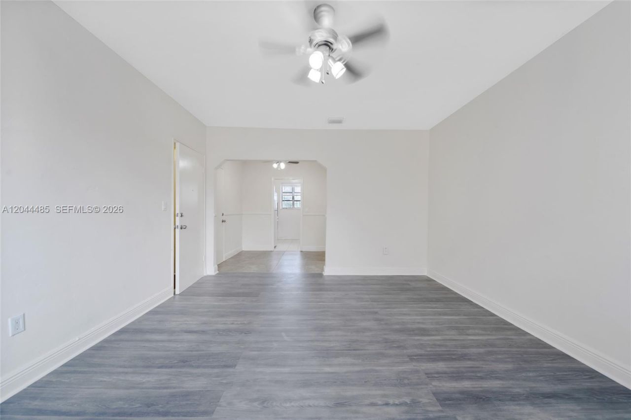 931 SW 3rd St , Miami, FL 33130 Photo