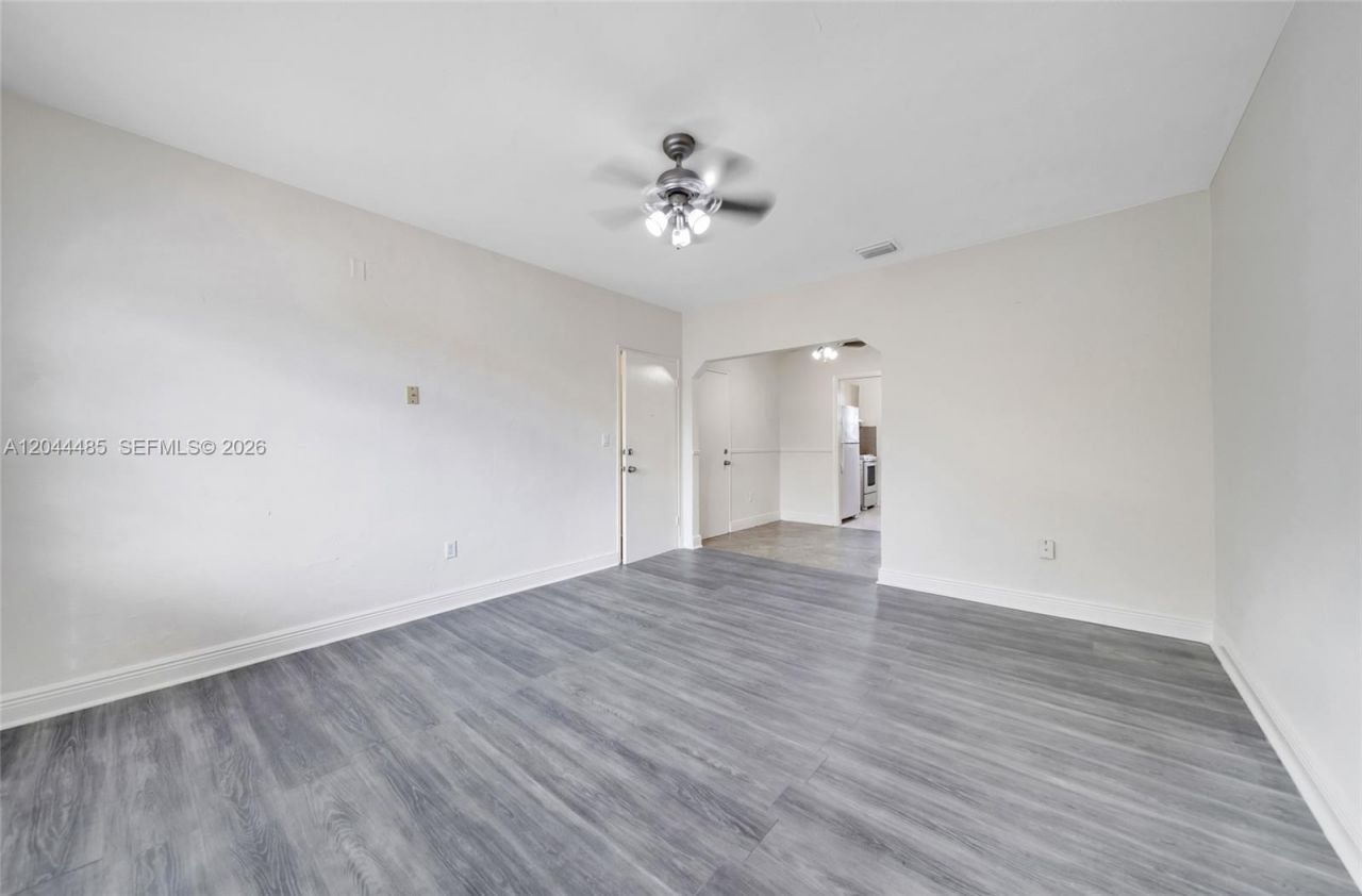 931 SW 3rd St , Miami, FL 33130 Photo
