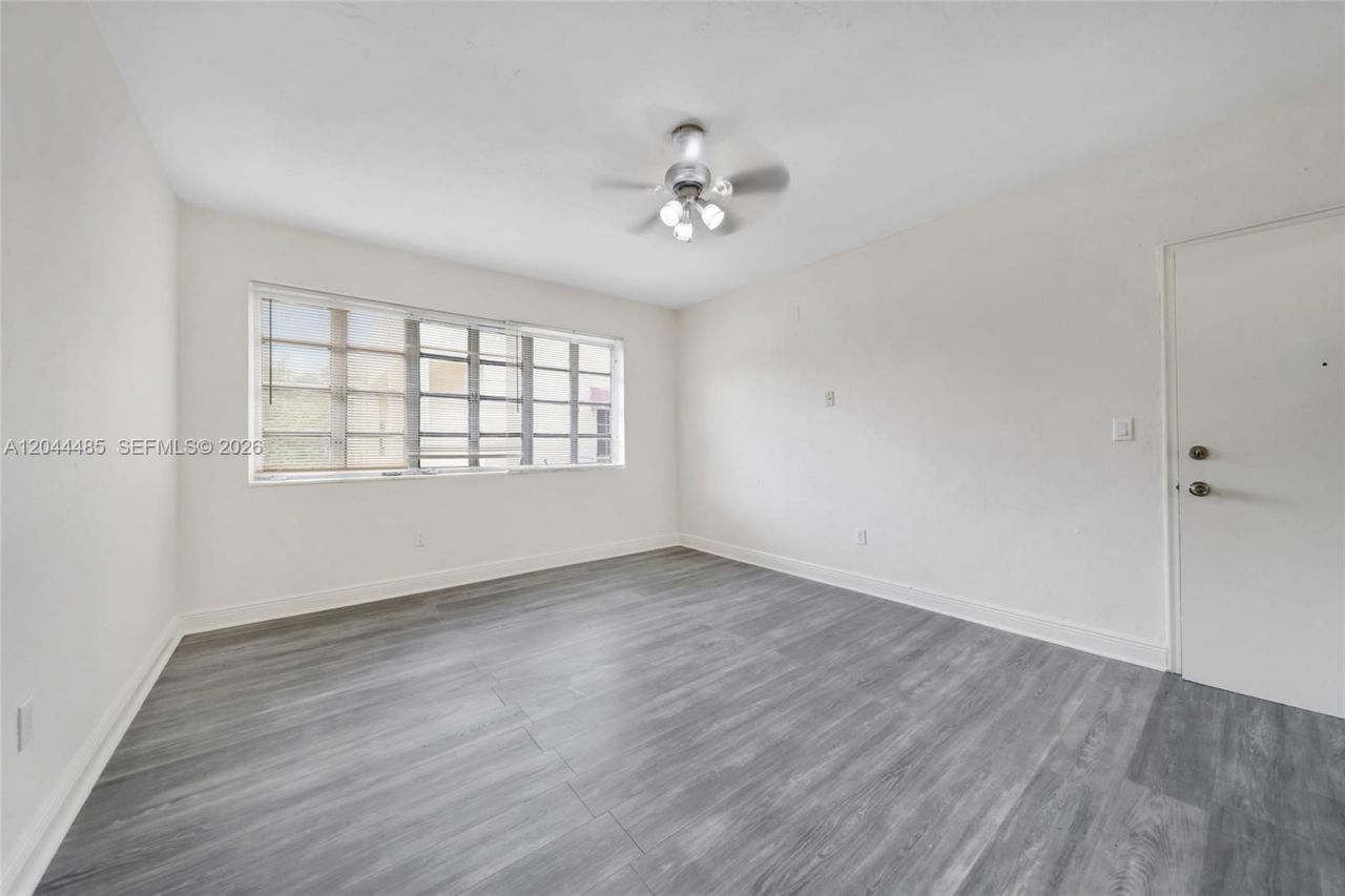 931 SW 3rd St , Miami, FL 33130 Photo