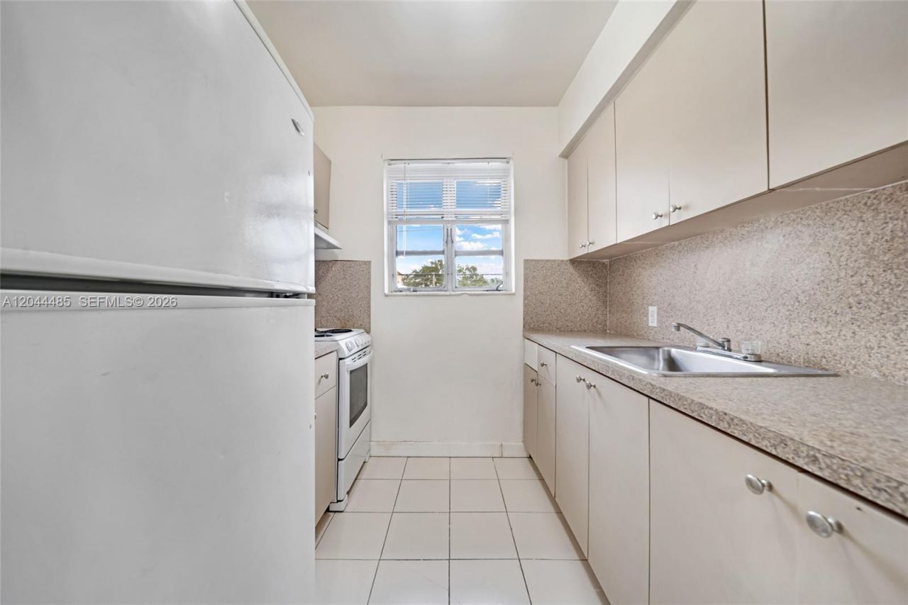 931 SW 3rd St , Miami, FL 33130 Photo