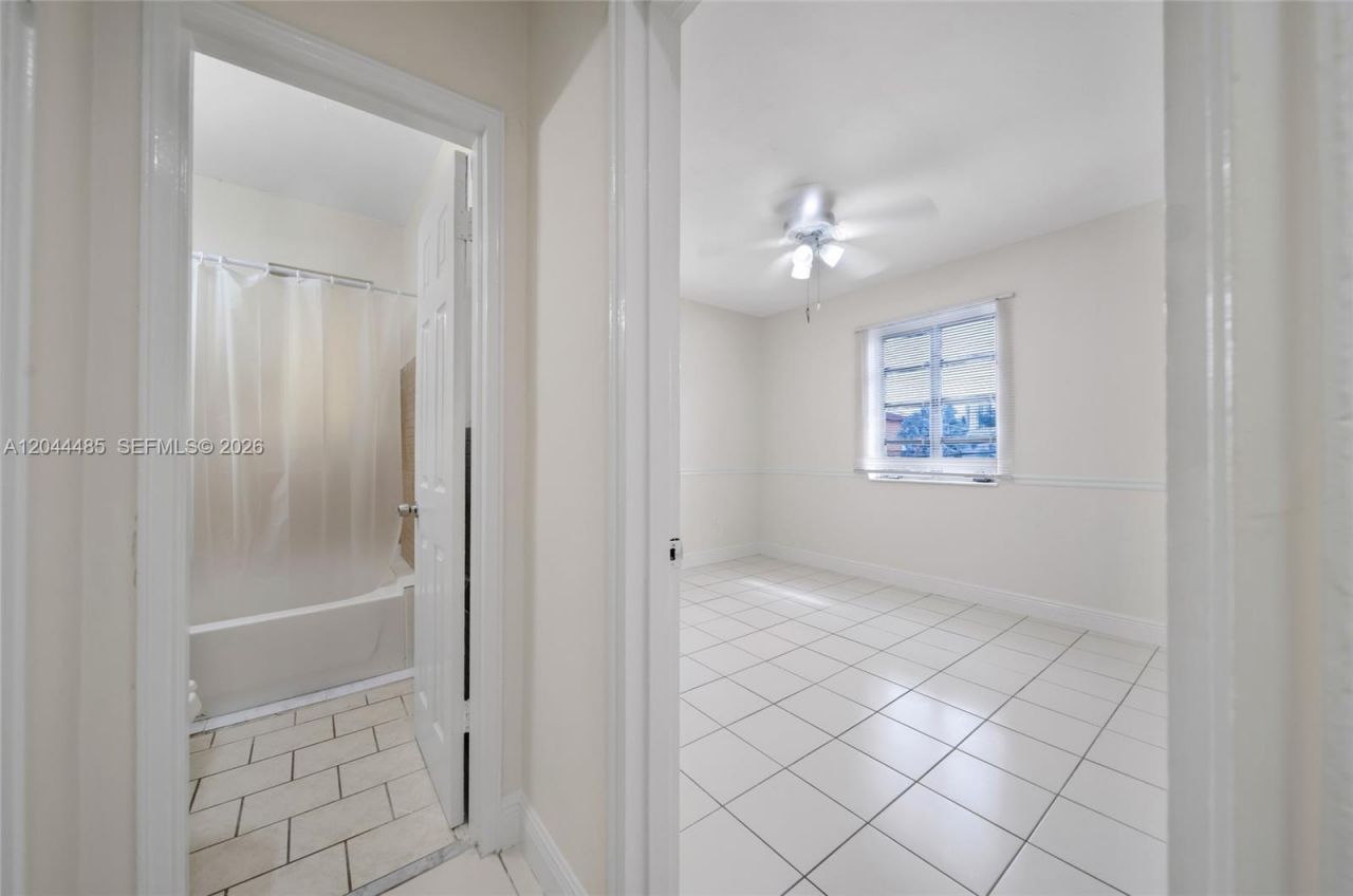 931 SW 3rd St , Miami, FL 33130 Photo
