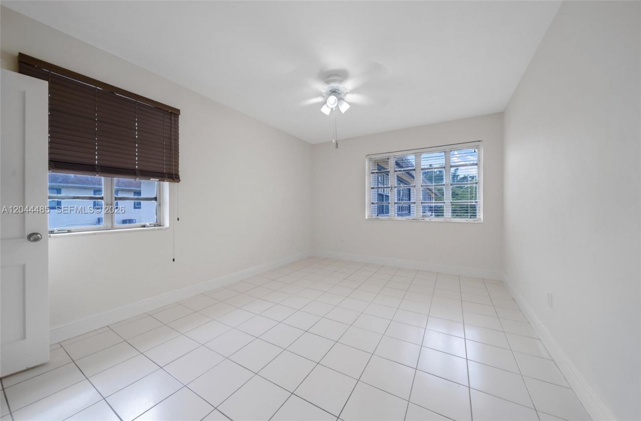 931 SW 3rd St , Miami, FL 33130 Photo