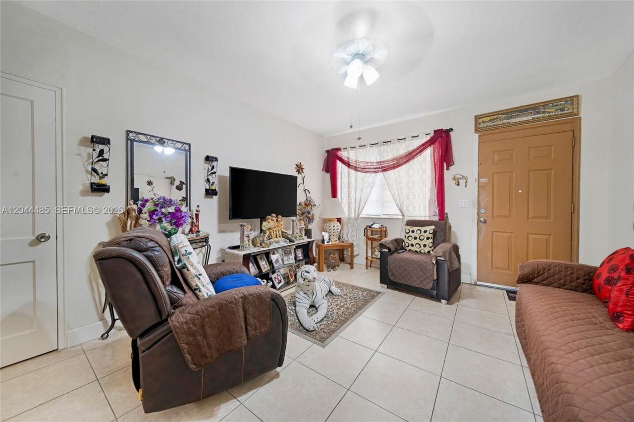 931 SW 3rd St , Miami, FL 33130 Photo