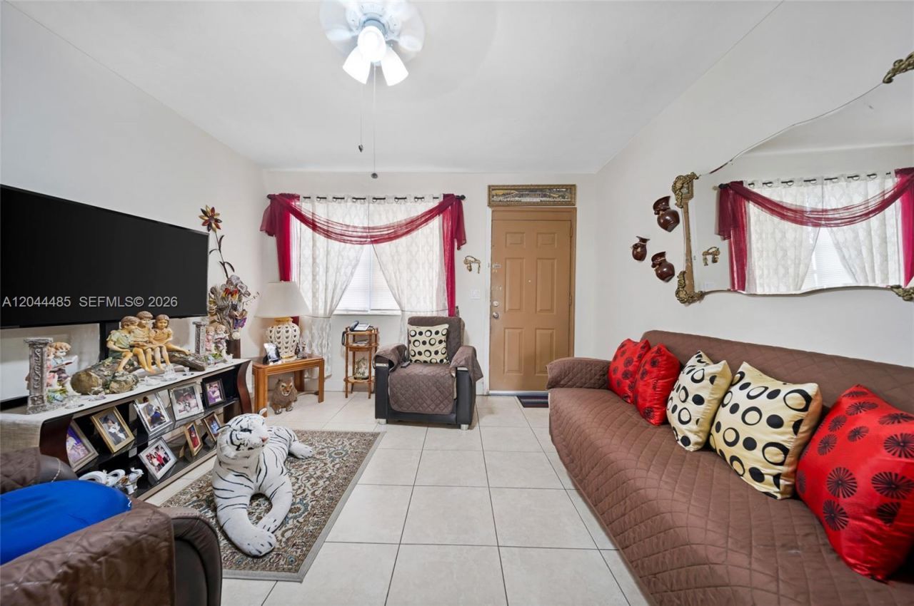 931 SW 3rd St , Miami, FL 33130 Photo