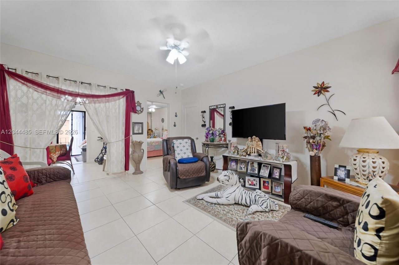 931 SW 3rd St , Miami, FL 33130 Photo