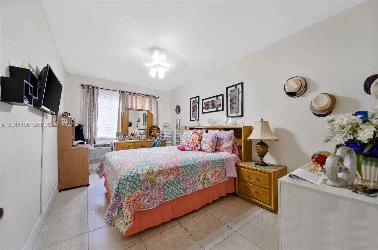 931 SW 3rd St , Miami, FL 33130 Photo
