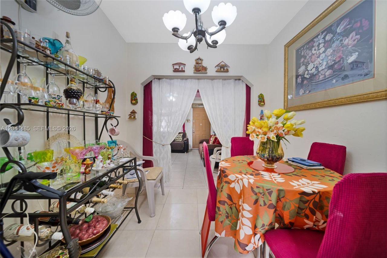 931 SW 3rd St , Miami, FL 33130 Photo