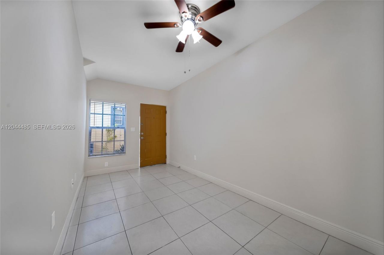 931 SW 3rd St , Miami, FL 33130 Photo