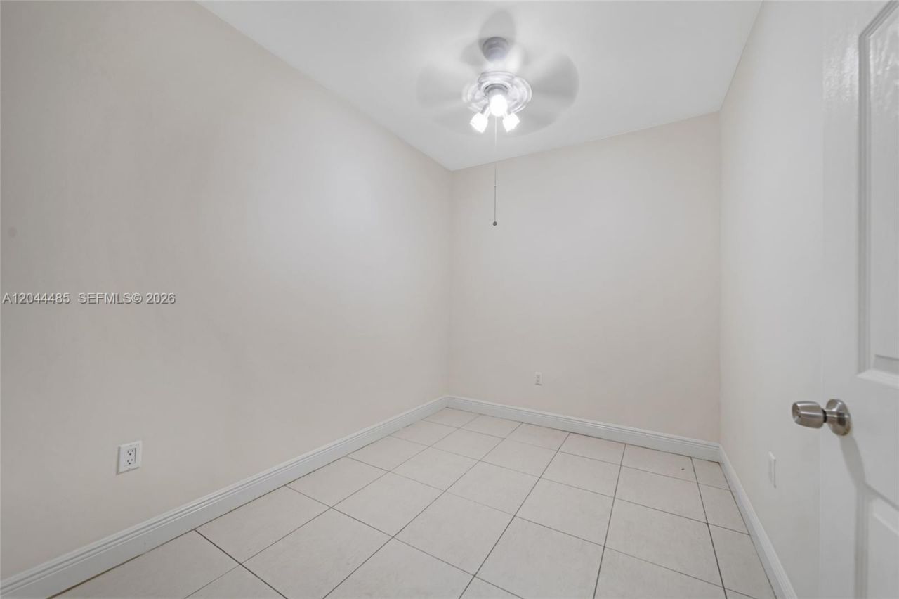 931 SW 3rd St , Miami, FL 33130 Photo