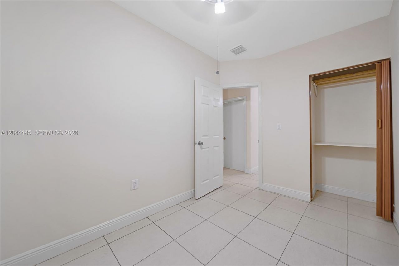 931 SW 3rd St , Miami, FL 33130 Photo