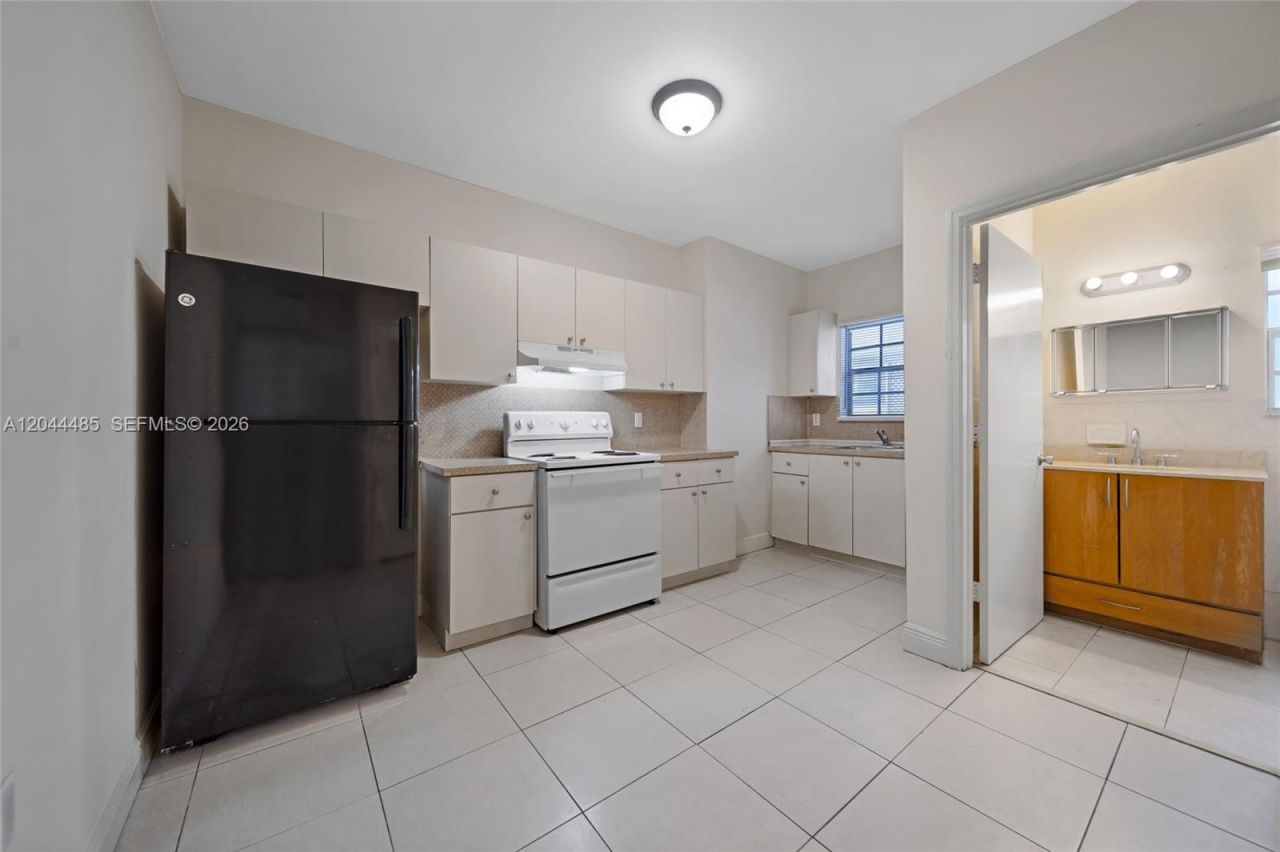 931 SW 3rd St , Miami, FL 33130 Photo