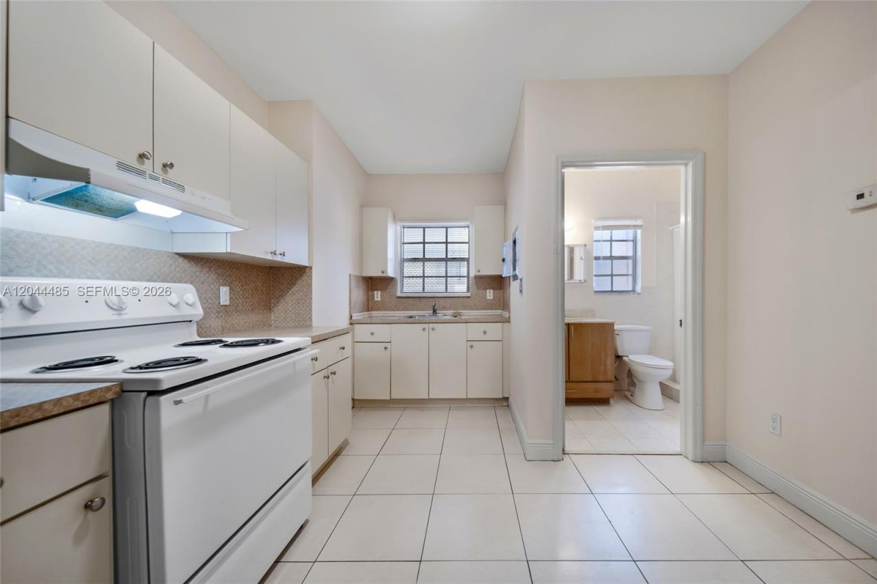 931 SW 3rd St , Miami, FL 33130 Photo