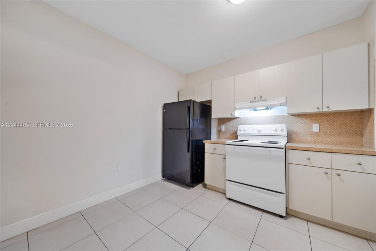 931 SW 3rd St , Miami, FL 33130 Photo