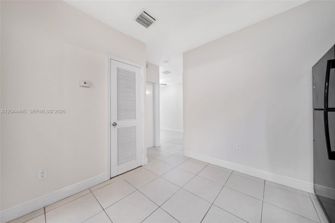 931 SW 3rd St , Miami, FL 33130 Photo