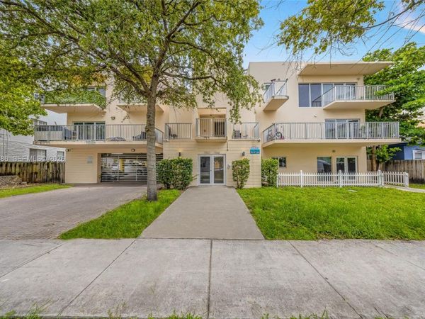 1553 SW 2nd St , Miami, FL 33135
