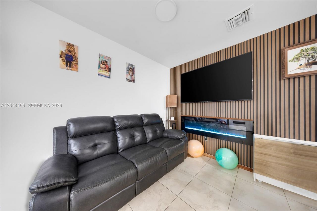 1553 SW 2nd St , Miami, FL 33135 Photo