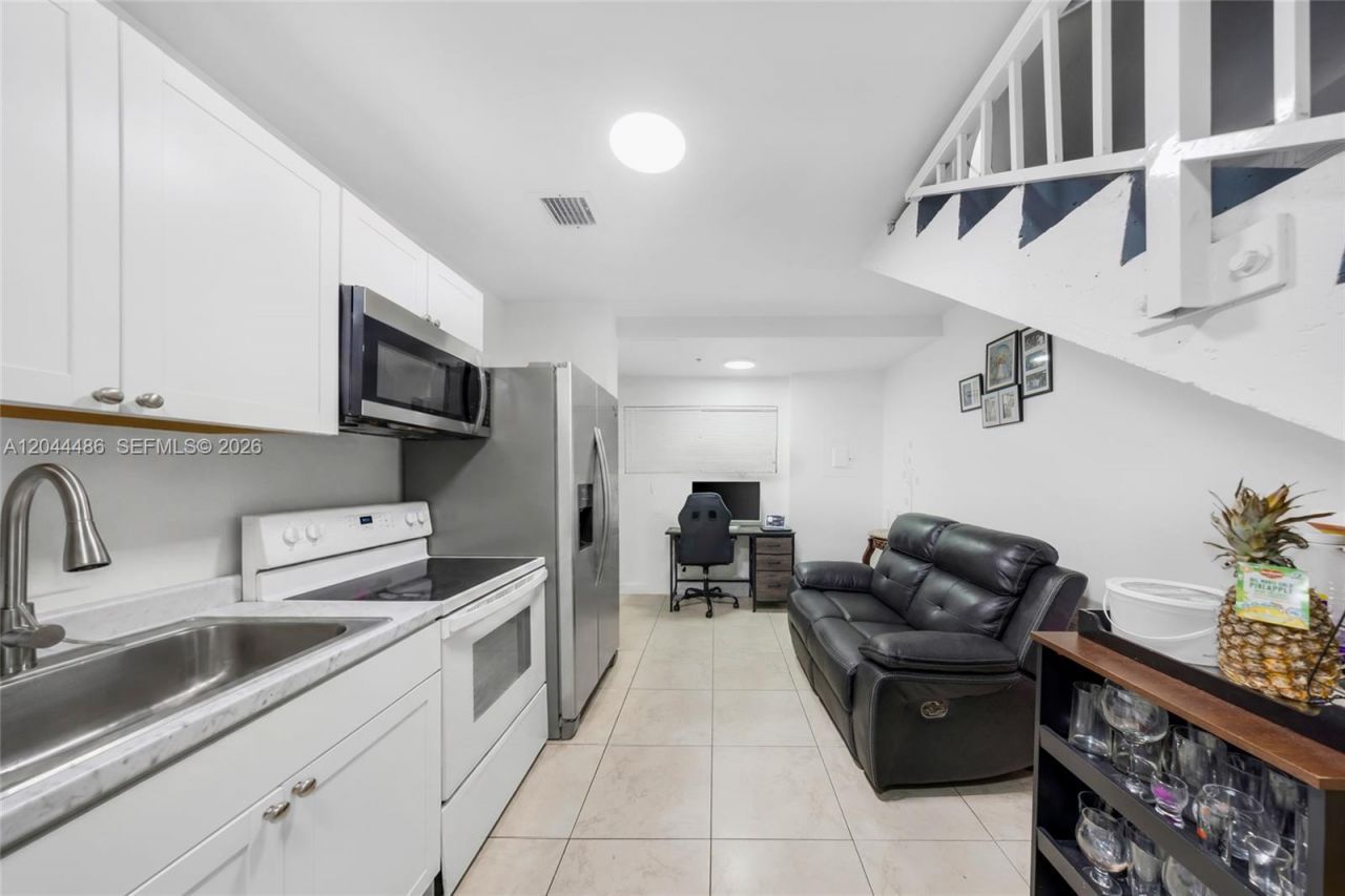 1553 SW 2nd St , Miami, FL 33135 Photo