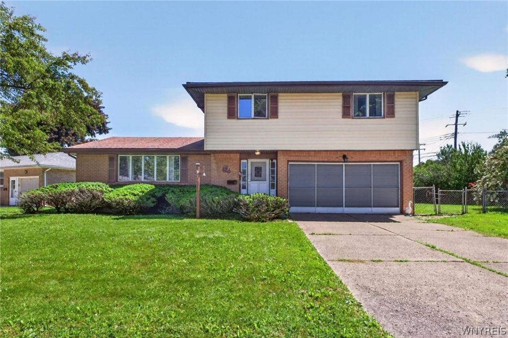8 Southgate Drive, Buffalo, NY 14224 Main Photo