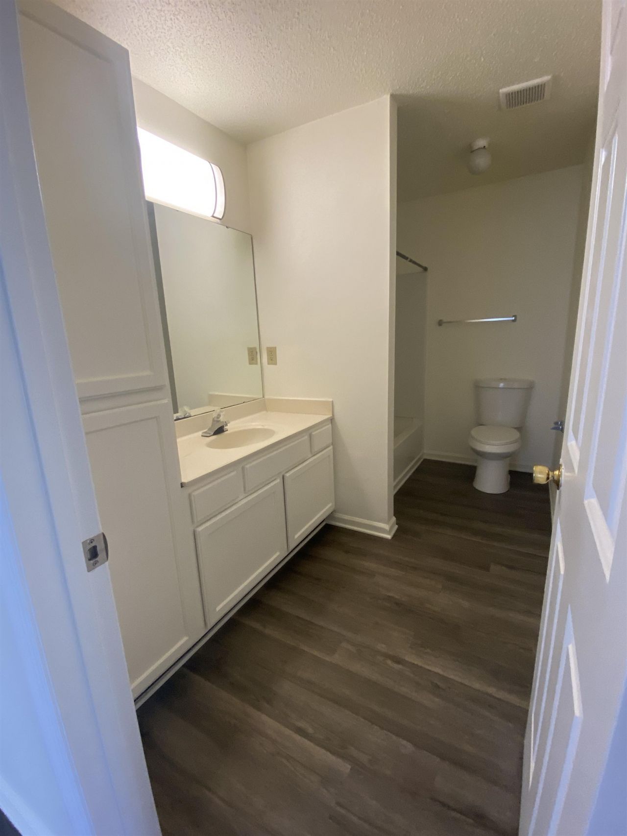 4243 Villas Dr.  Photo 7