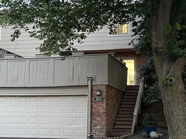 2111 Kings Valley Road W, Golden Valley, MN 55427