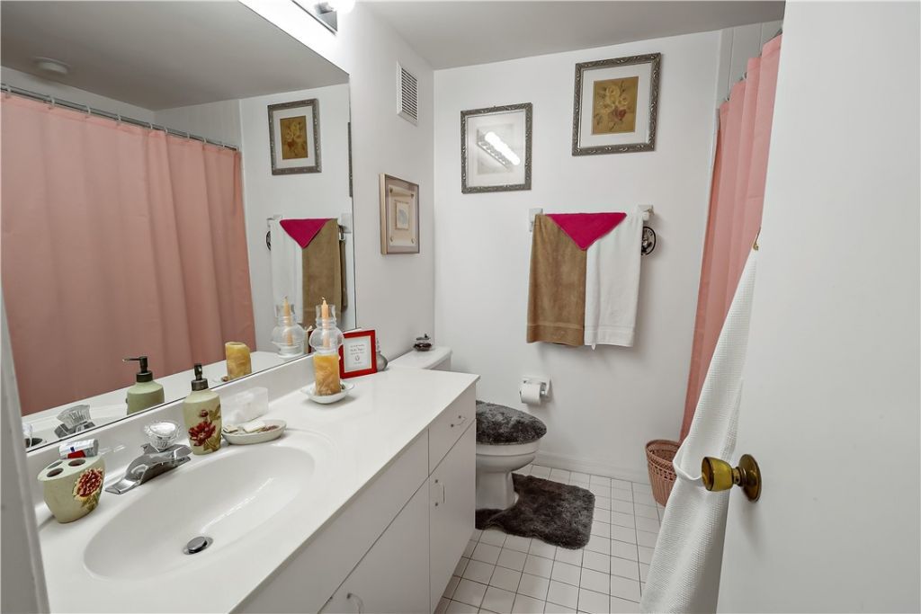 6232 N Mirror Lake Drive, Unit 612, Sebastian, FL 32958 Photo